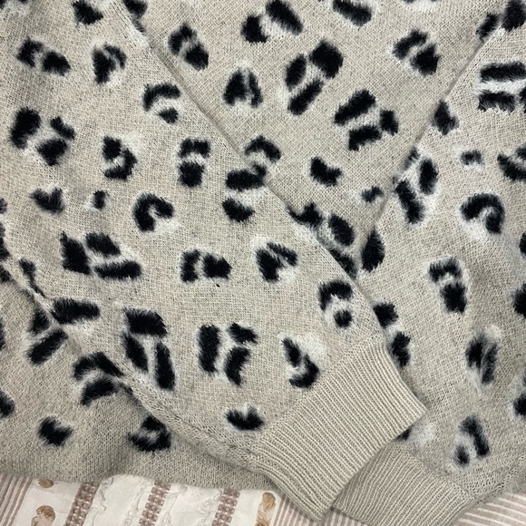 Cropped Knit - Picture 2 of 4